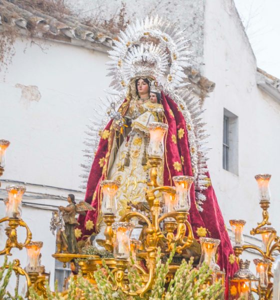 Nuestra Señora de los Remedios de Marchena durante su salida procesional. Foto de archivo de Marchena Secreta