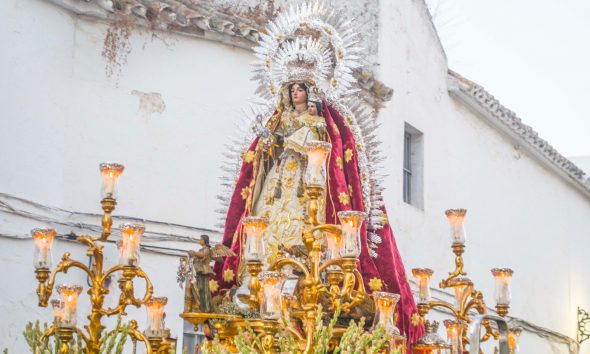 Nuestra Señora de los Remedios de Marchena durante su salida procesional. Foto de archivo de Marchena Secreta