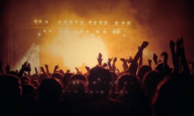 Ambiente de concierto nocturno, imagen ilustrativa de la actuación de Siempre Así en Marchena