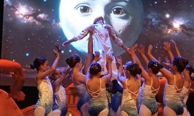 Alumnado de Flow Escuela de Danza durante una representación teatral y de ballet