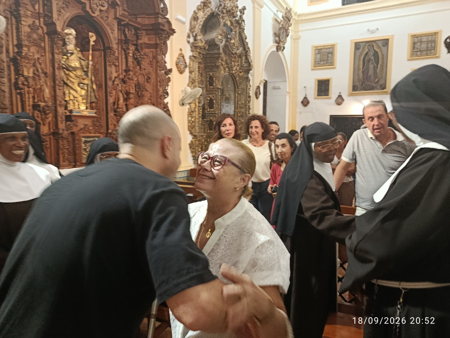 José saluda a los asistentes al término del acto Luz en la oscuridad en Marchena