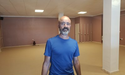 Juan Antonio Requena durante la entrevista en el centro Prana Yoga de Marchena
