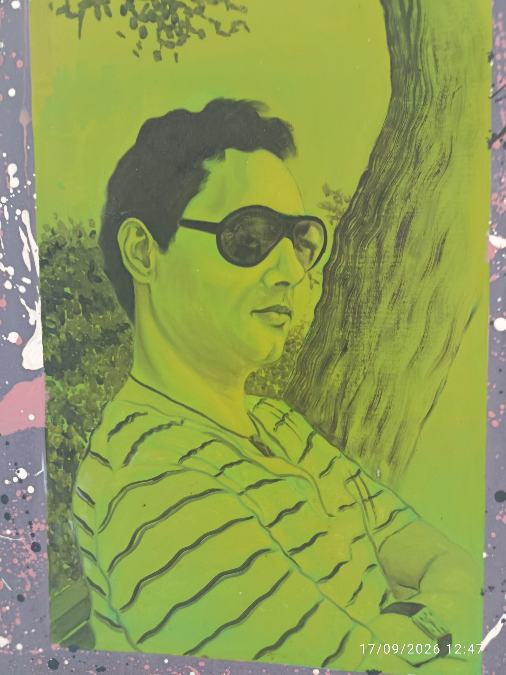 Retrato en tonos verdes incluido en la exposición Aprendices de Manuel García Castro en Marchena