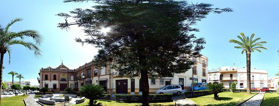 Ayuntamiento de Paradas, localidad fundada en 1460 en el término de Marchena según la Carta Puebla conservada en su archivo municipal