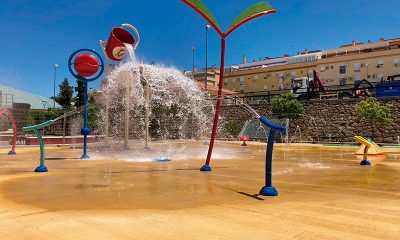 Zona municipal de juegos de agua de Marchena durante la temporada de verano