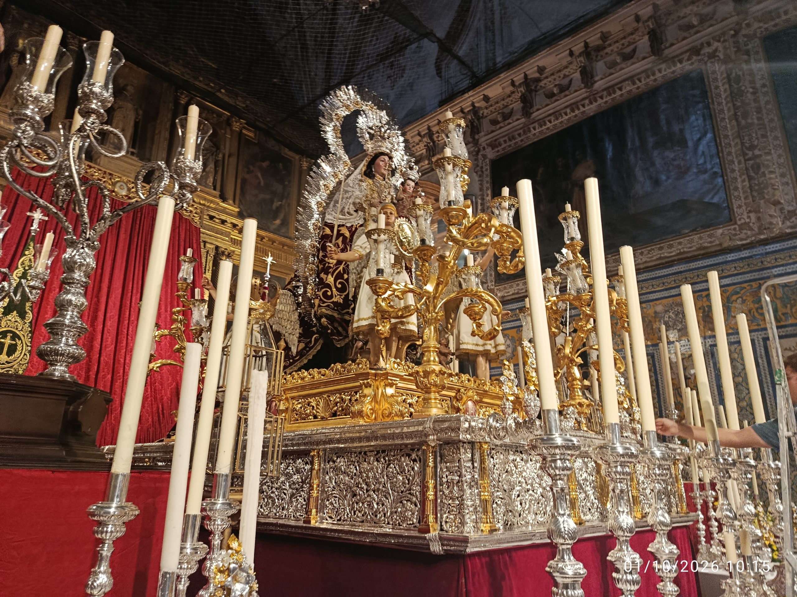 Virgen del Rosario y su altar en Santo Domingo de Marchena
