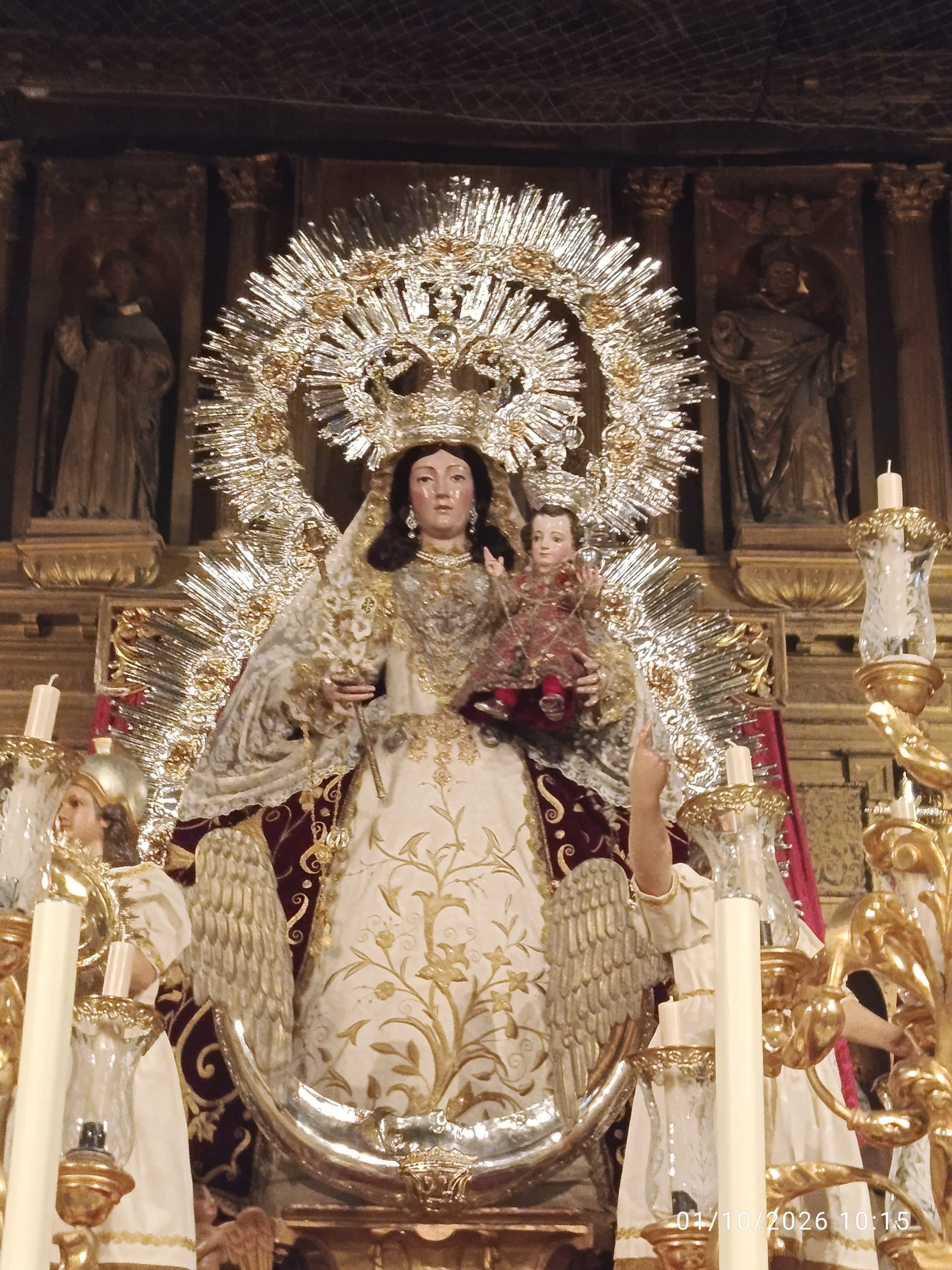 Virgen del Rosario preparada para sus cultos en Marchena