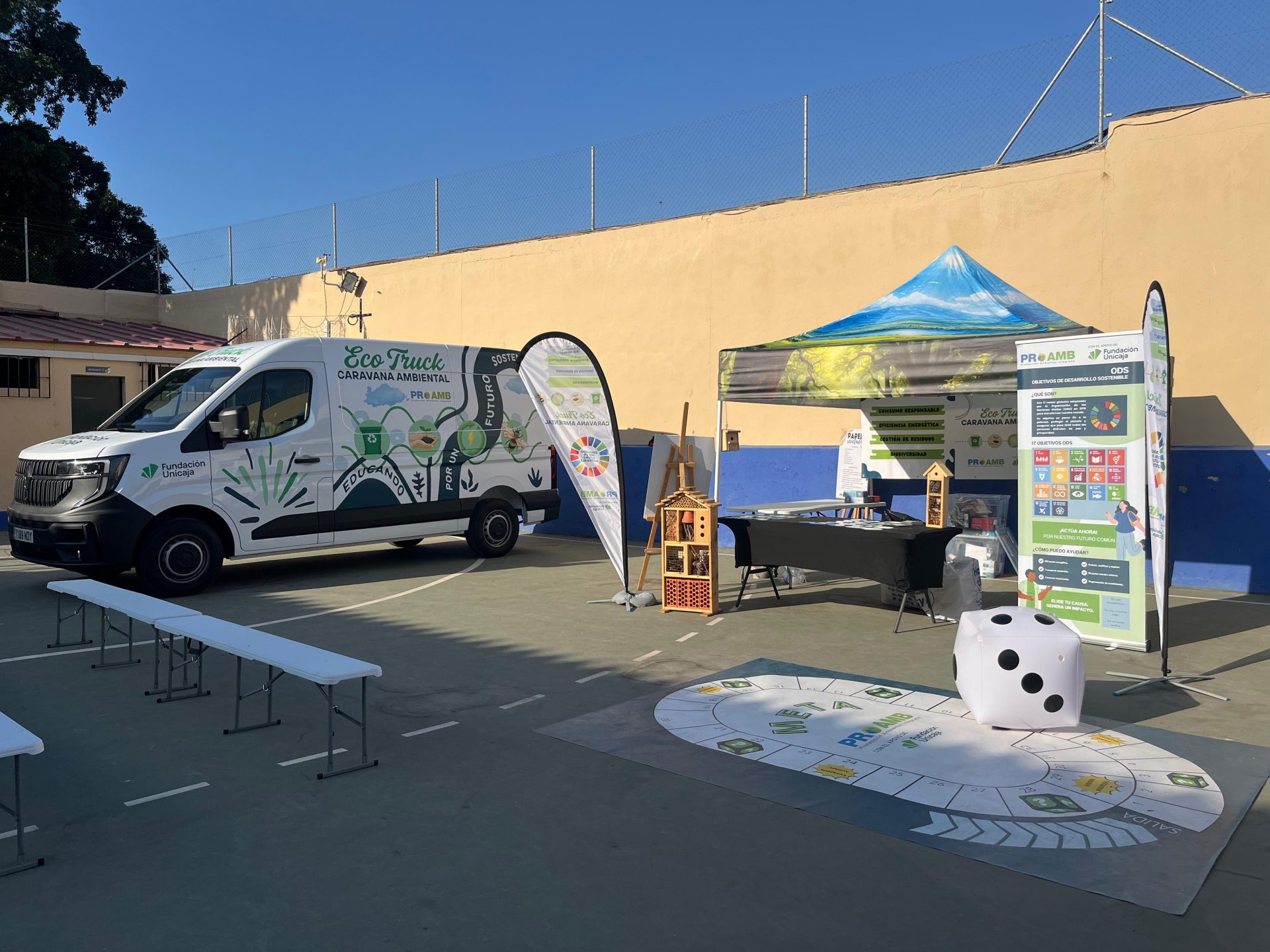 Montaje de Eco Truck facilitado por la Asociación Autismo Marchena para su nota de prensa